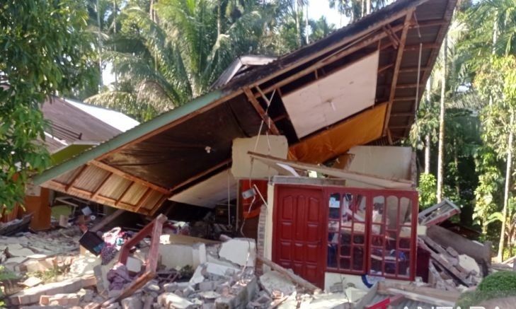 Động đất Indonesia: Ít nhất 6 người thiệt mạng, hàng trăm ngôi nhà sụp đổ